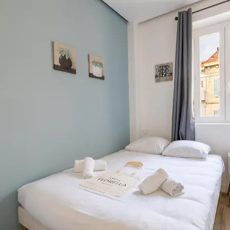 Le Bamboo Idealement Situe En Centre-ville, Pour Familles Ou Petits Groupes