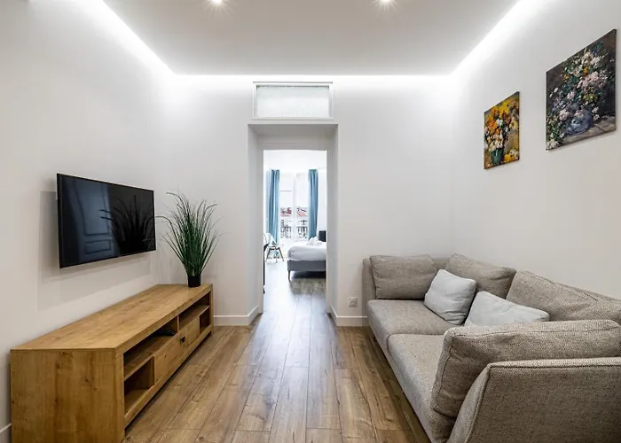 Le Bamboo Idealement Situe En Centre-ville, Pour Familles Ou Petits Groupes Cannes