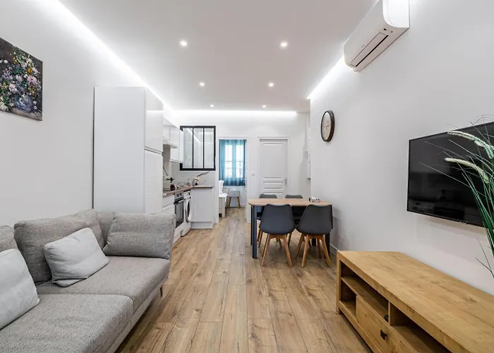 Le Bamboo Idealement Situe En Centre-ville, Pour Familles Ou Petits Groupes * Cannes