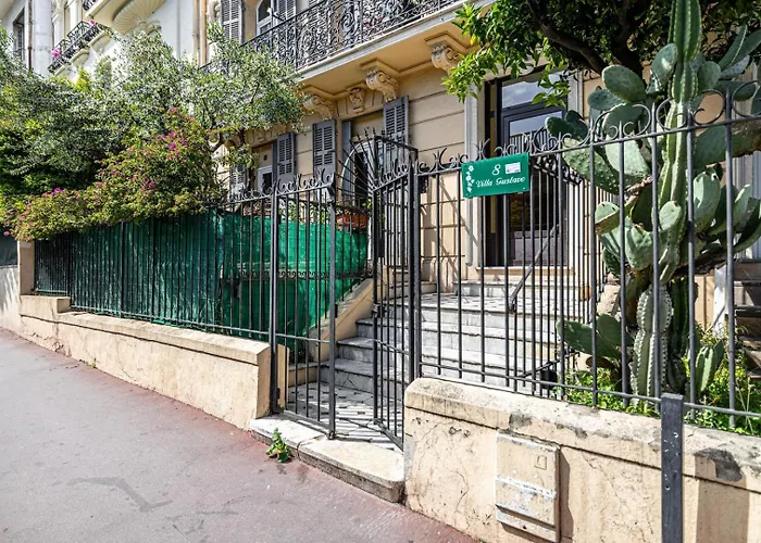 Le Bamboo Idealement Situe En Centre-ville, Pour Familles Ou Petits Groupes * Cannes